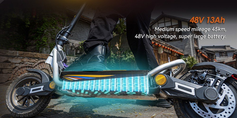 Trotinetă electrică pliabilă Kukirin A1, motor de 800W, baterie de 48V 13Ah, anvelopă cu aspirator de 10 inch, viteză maximă de 45 km/h, autonomie de 45 km, frână pe disc față și spate, amortizare șocuri față și spate