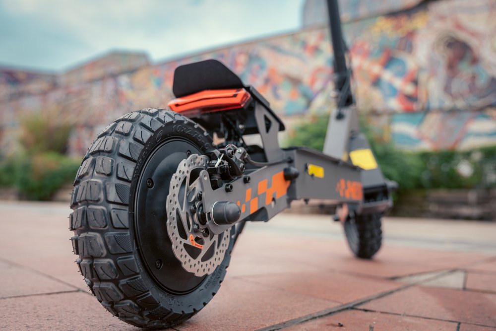Trotineta electrica pliabila Kukirin G2 Motor 800W 48V 15Ah Baterie Anvelopa de 10 inchi Viteza maxima 45km/h Raza de actiune 55km Ecran tactil Afisaj Frâna cu disc 7 Sistem de lumini - Negru